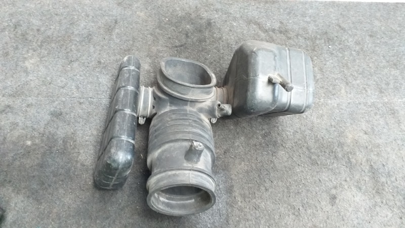 Гофра воздушного фильтра Mitsubishi Diamante F41A