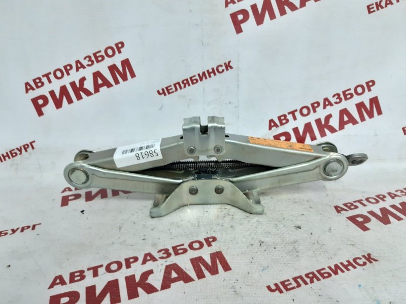 Домкрат Nissan Sunny FB15 Домкрат Nissan Sunny FB15