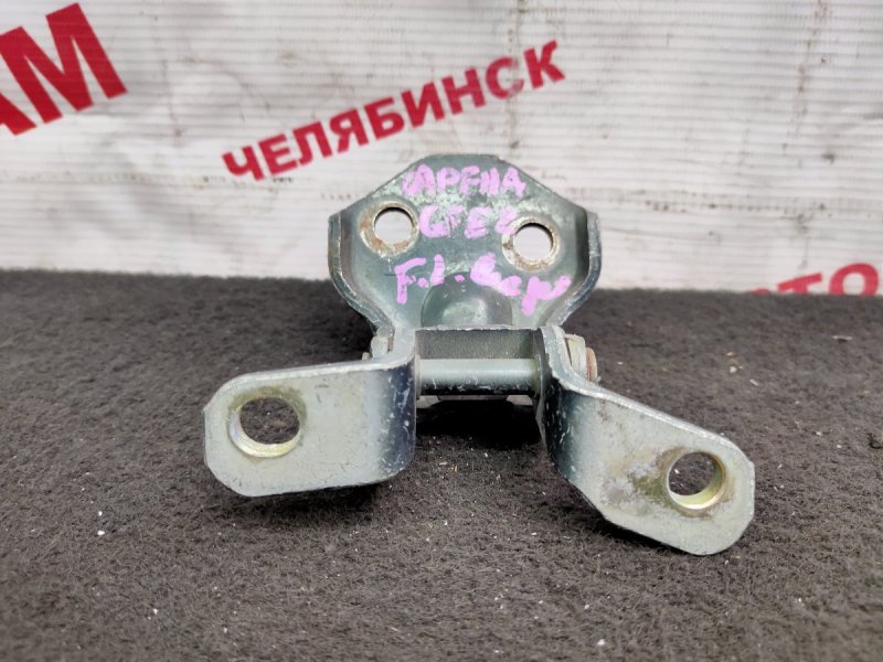 Петля дверная Mazda Capella GFER передняя левая