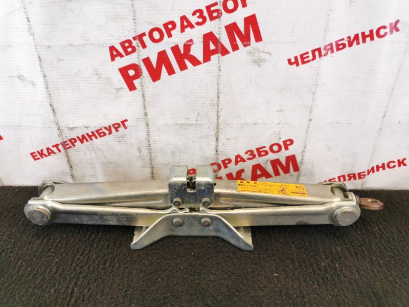Домкрат Nissan Домкрат Nissan