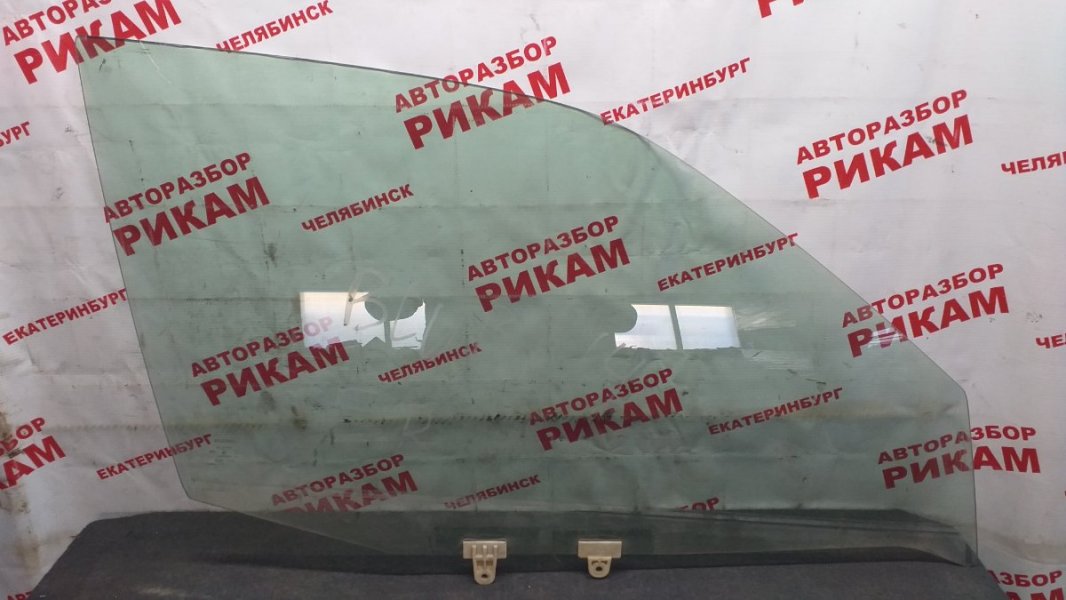 Стекло двери Nissan Bluebird EU14 переднее правое