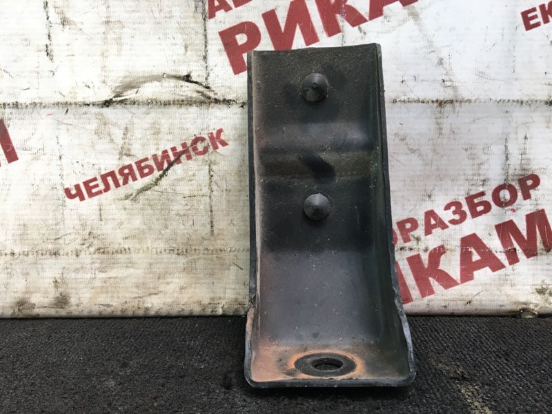 Кронштейн амортизатора Nissan Diesel MK25A FE6