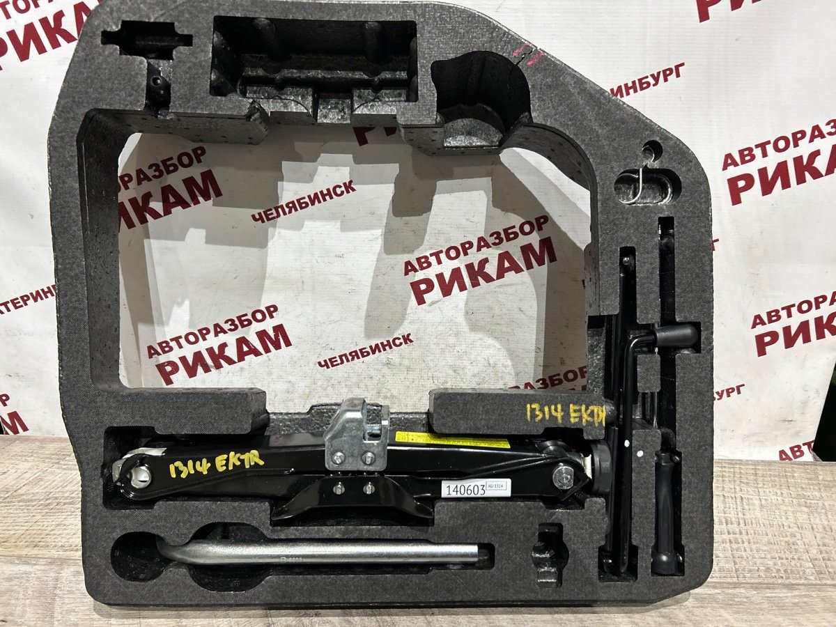 Домкрат AUDI A4 B8 2011 8K2 CDNC 8K0011031F контрактная