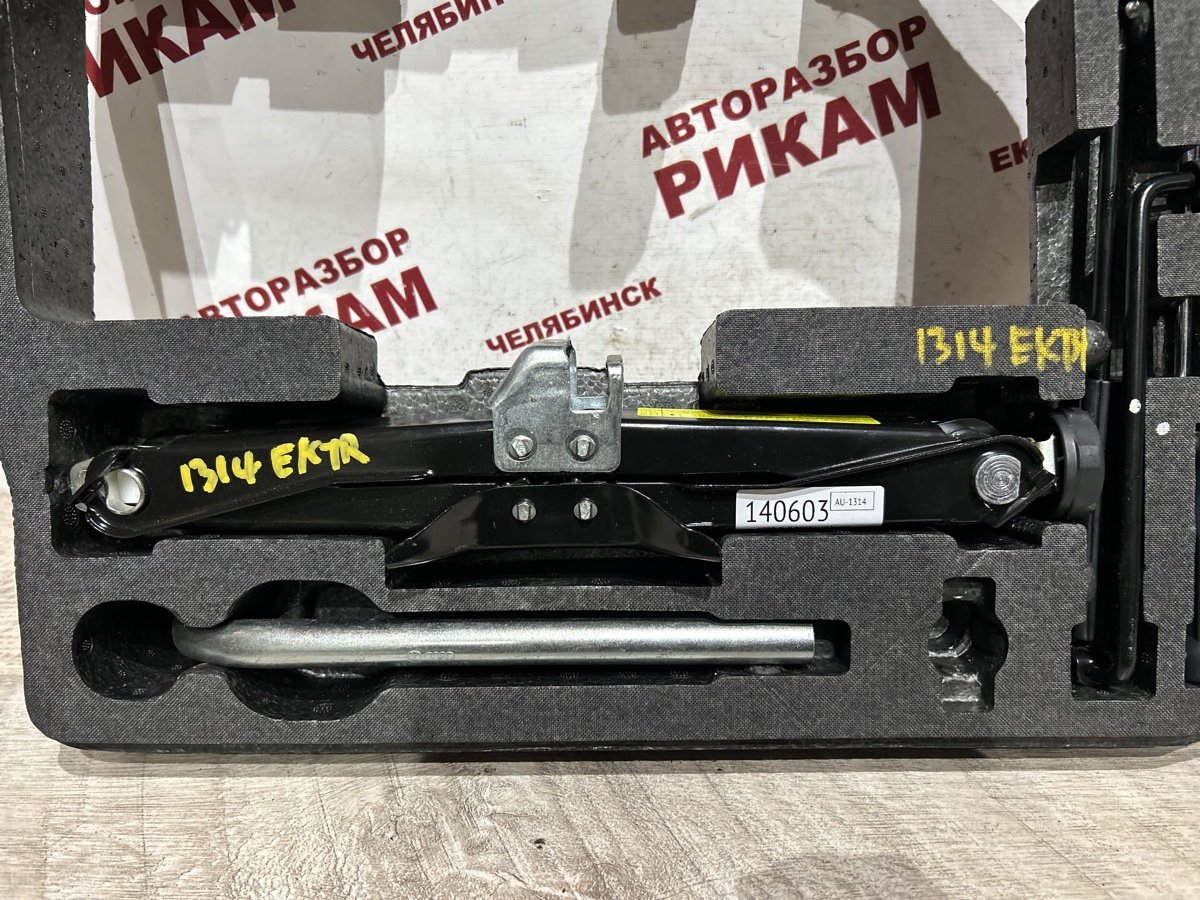 Домкрат A4 B8 2011 8K2 CDNC