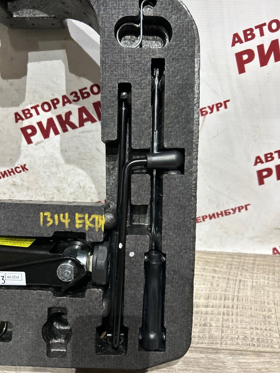 Домкрат AUDI A4 B8 8K2 CDNC