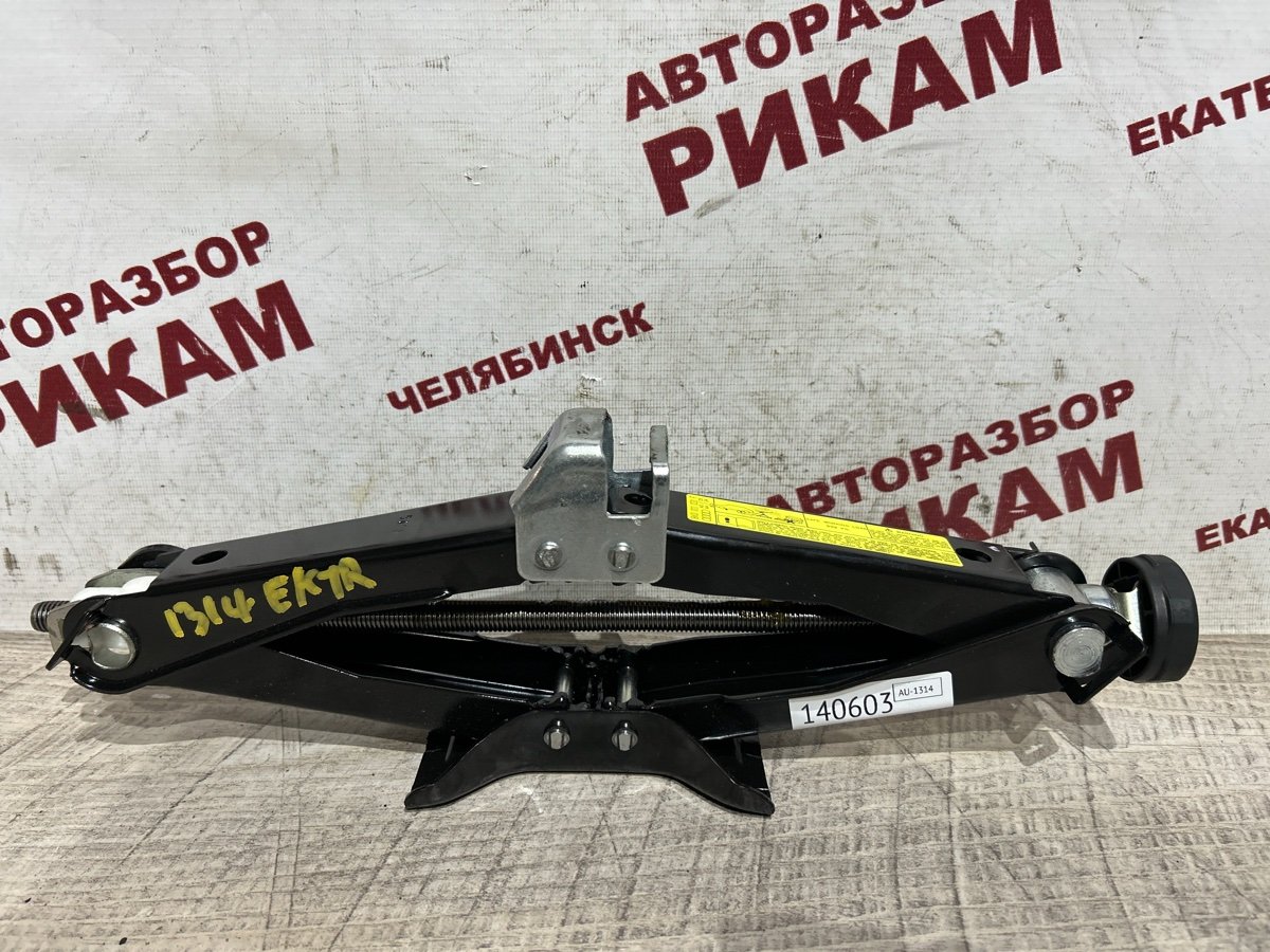 Домкрат A4 B8 2011 8K2 CDNC