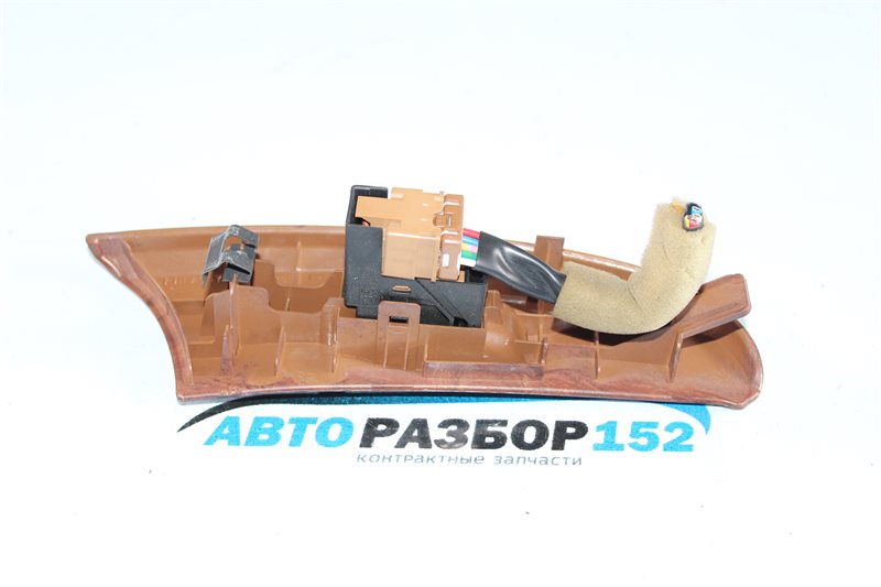 Кнопка стеклоподъекника передняя левая Nissan Cefiro a33 VQ20DE