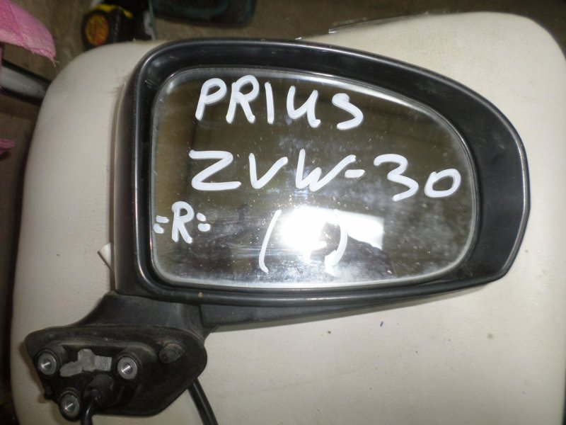 Уши Toyota Prius ZVW30 2013 правые (б/у)