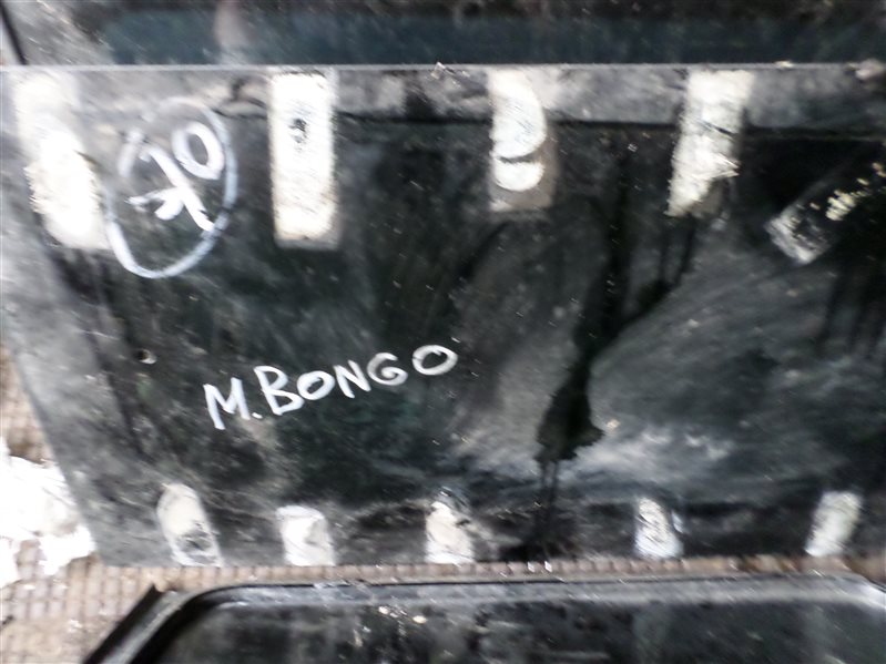 Стекло собачника Mazda Bongo Friendee SG5W заднее правое (б/у)