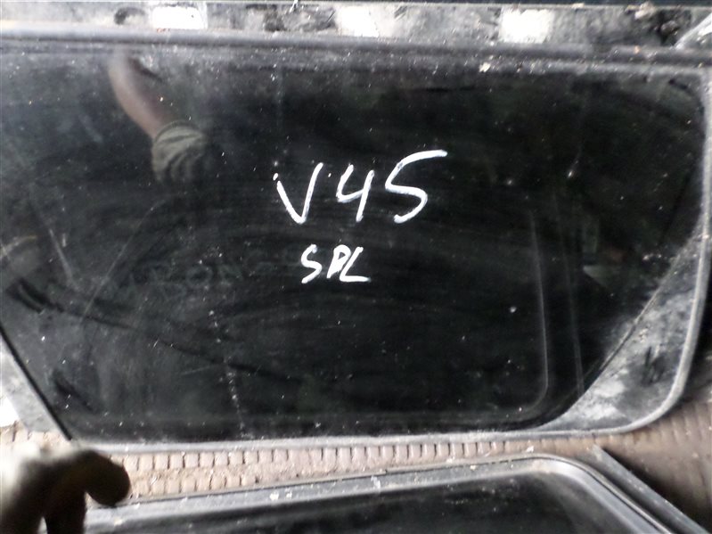 Стекло собачника Mitsubishi Pajero V45 правое (б/у)