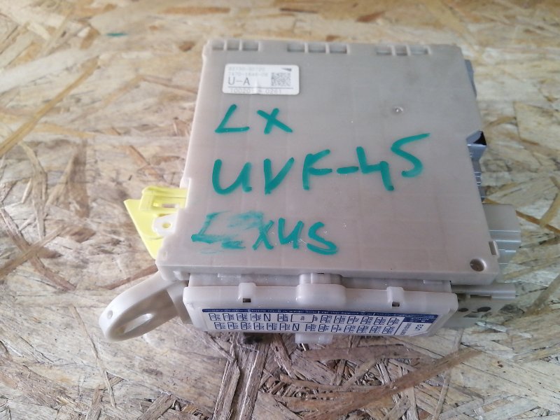 Блок предохранителей Lexus Ls600H UVF45 2UR-FSE (б/у)