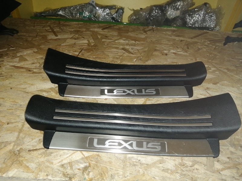 Накладка на порог Lexus Ls600H UVF45 2UR-FSE (б/у)