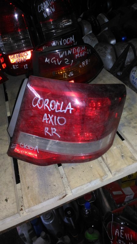 Стоп-сигнал Toyota Corolla  Axio правый (б/у)
