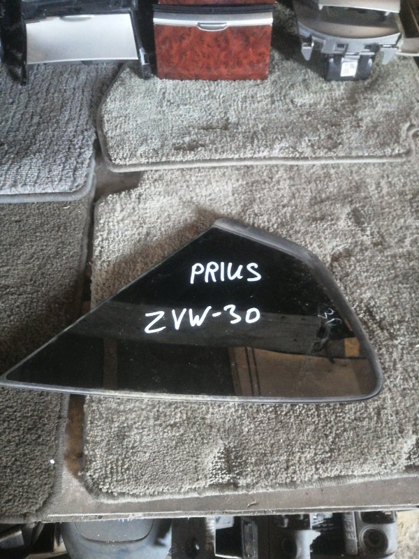 Стекло собачника Toyota Prius ZVW30 левое (б/у)