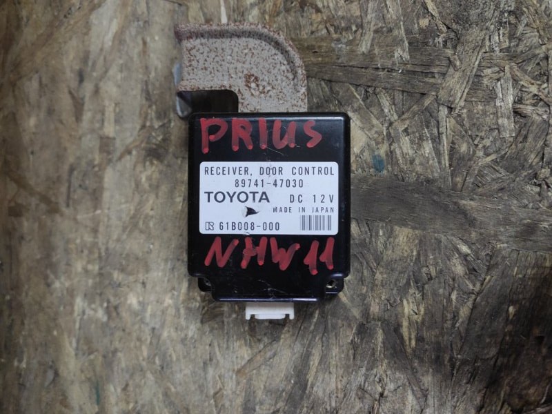 Блок управления дверьми Toyota Prius NHW11 1NZFXE 2001 (б/у)