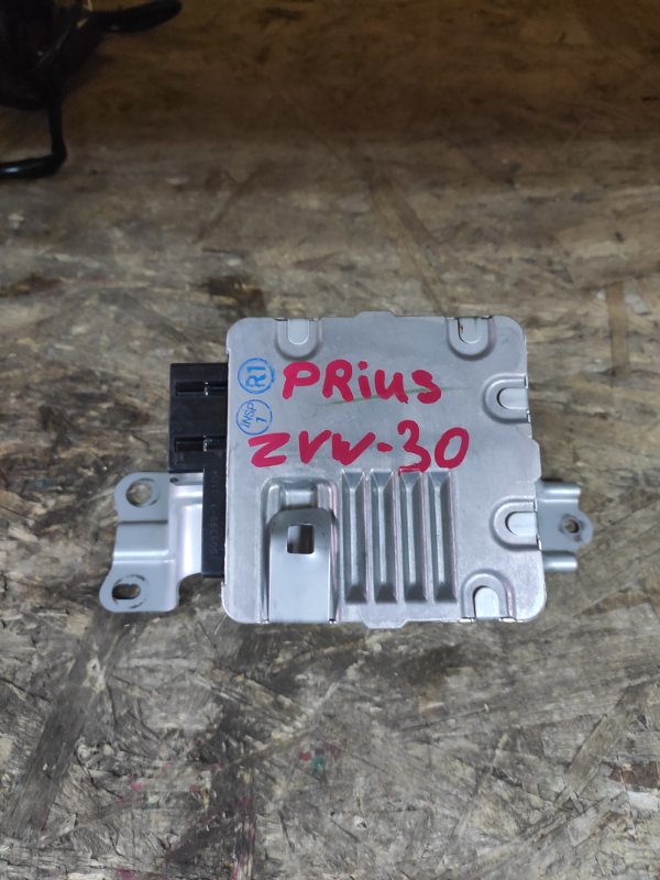 Блок управления рулевой рейкой Toyota Prius ZVW30 2ZR-3JM 2014 (б/у)