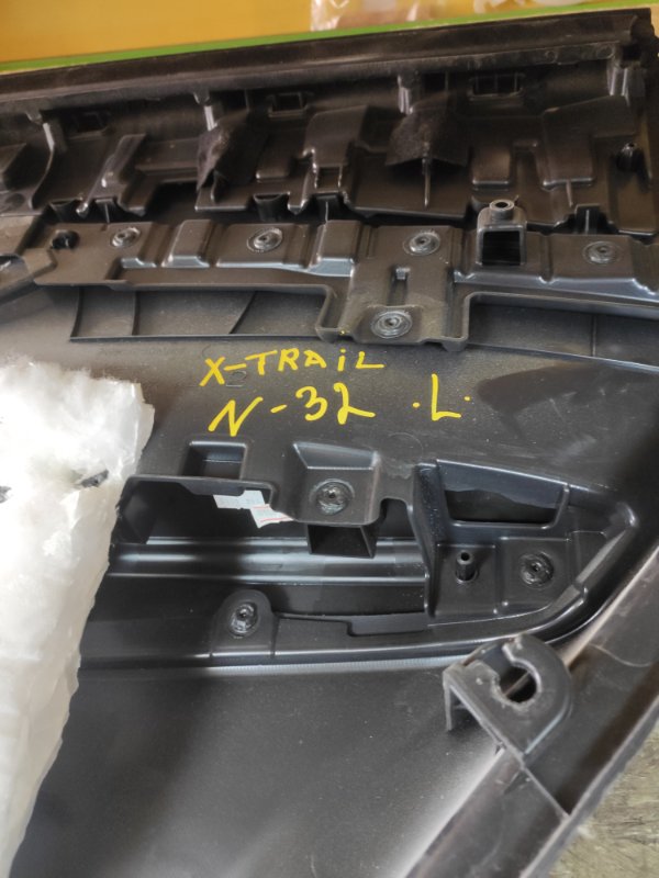Обшивка дверей Nissan X-Trail NT32 задняя левая (б/у)