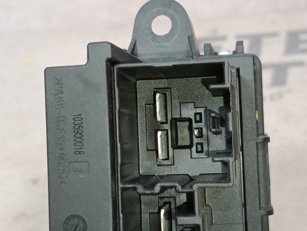 Резистор отопителя Cruze 2013 J305 F16D4