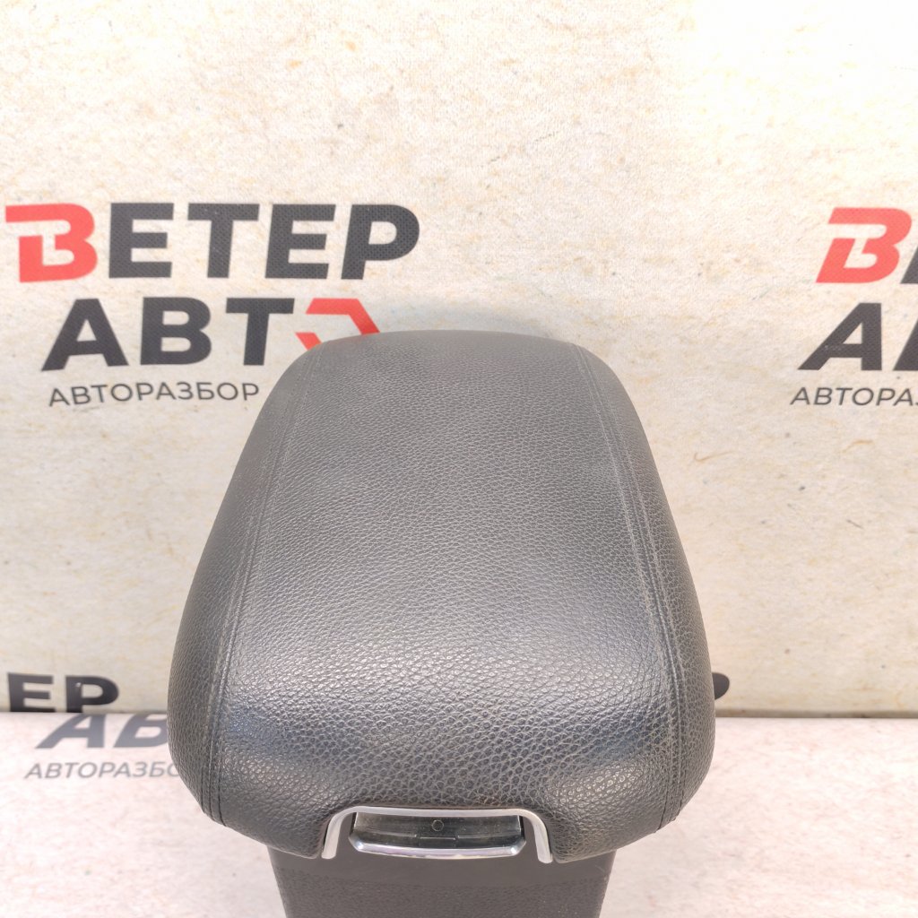 Подлокотник Kia Sorento XM D4HB