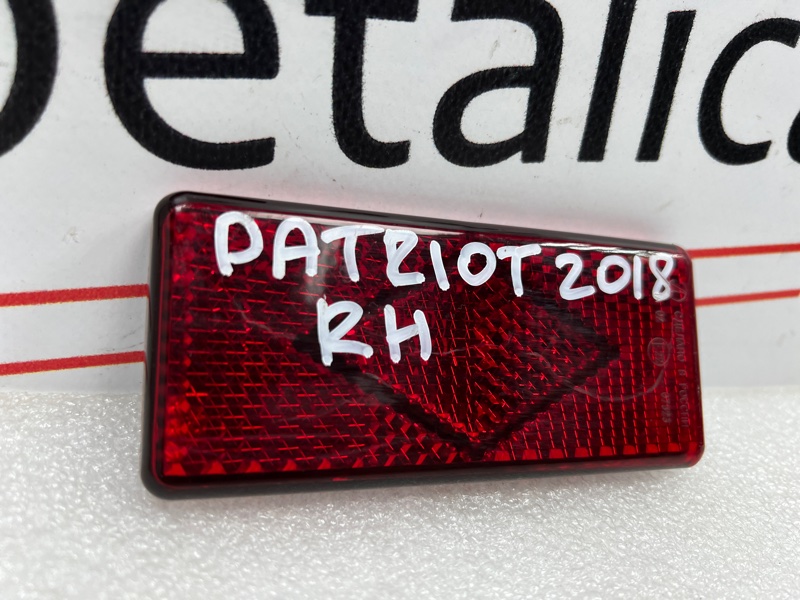 Отражатель бампера задний Patriot 2014-2024 1