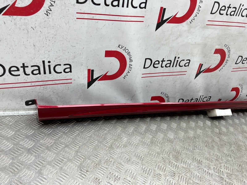 Накладка порога правая E5 2021-2024 1