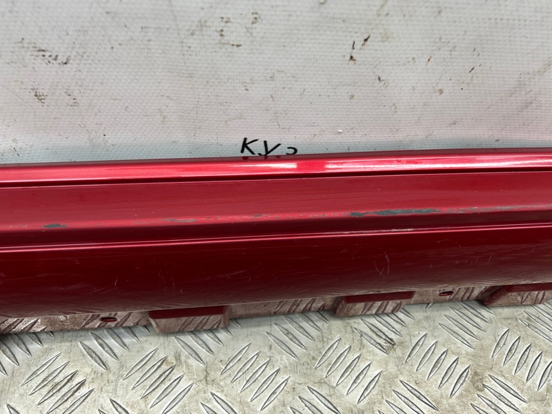 Накладка порога правая E5 2021-2024 1