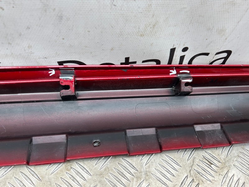 Накладка порога правая E5 2021-2024 1