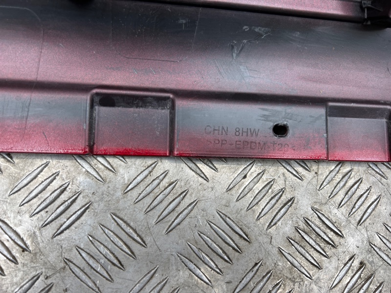 Накладка порога правая E5 2021-2024 1