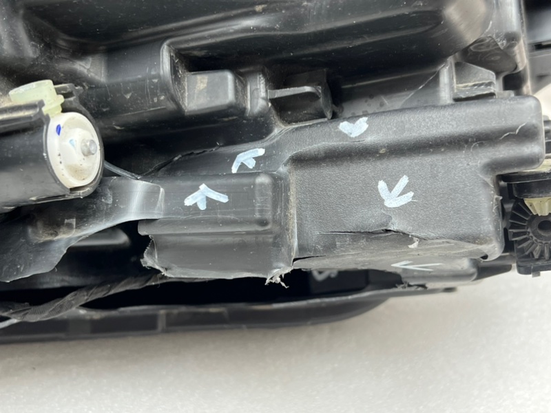 Фара правая VX 2021-2024 1