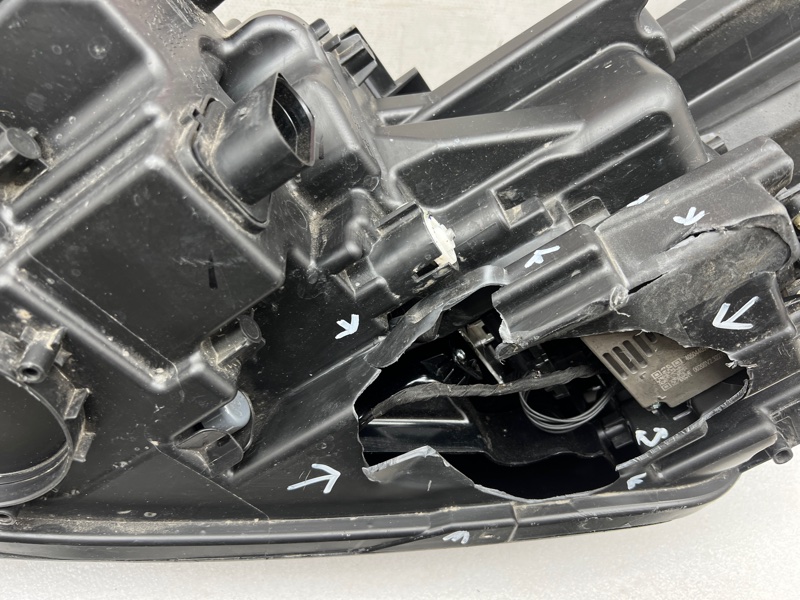 Фара правая VX 2021-2024 1