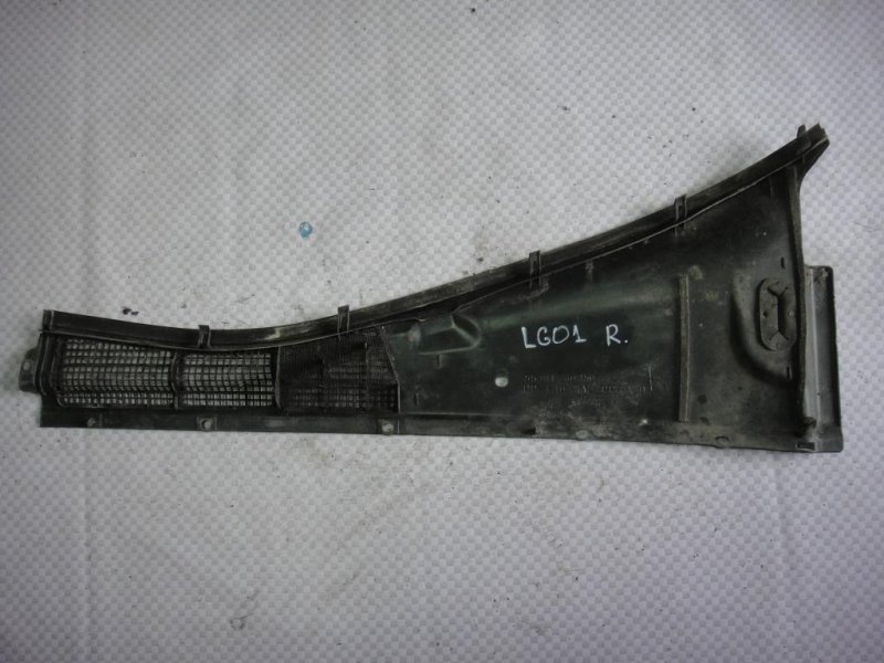 Решетка стеклоочистителей правая GS300 1993 JZS147 2JZ-GE Решетка стеклоочистителей правая GS300 1993 JZS147 2JZ-GE