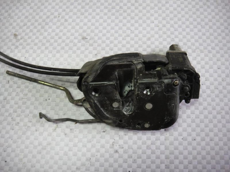 Замок двери передний левый Lexus GS300 1993 JZS147 2JZ-GE 6904030740 Б/У