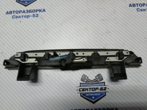 Стоп-сигнал дополнительный Suzuki Grand Vitara TD62 H25A Стоп-сигнал дополнительный Suzuki Grand Vitara TD62 H25A