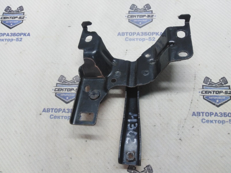 Кронштейн замка капота Mazda3 2010 BL LF-VDS