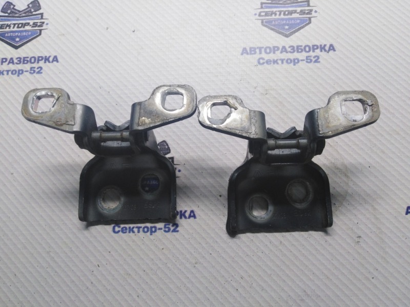 Петля двери Renault Sandero 2008 BS0F K7M 710 6001546883 контрактная