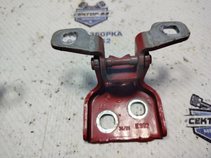 Петля двери Sandero 2009 BS0E K7J 714 Петля двери Sandero 2009 BS0E K7J 714