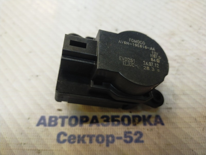 Запчасть мотор заслонки отопителя Ford Focus 2013 BK M1DA 1786200 контрактная Мотор заслонки отопителя Ford Focus 2013 BK M1DA 1786200 контрактная