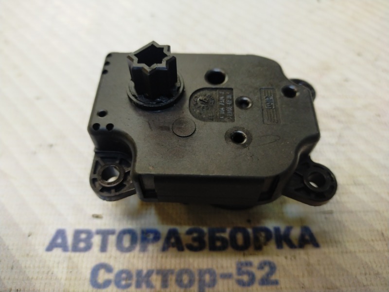 Мотор заслонки отопителя Focus 2013 BK M1DA Мотор заслонки отопителя Focus 2013 BK M1DA