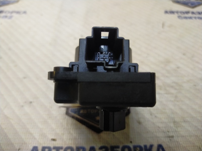 Мотор заслонки отопителя Ford Focus BK M1DA Мотор заслонки отопителя Ford Focus BK M1DA