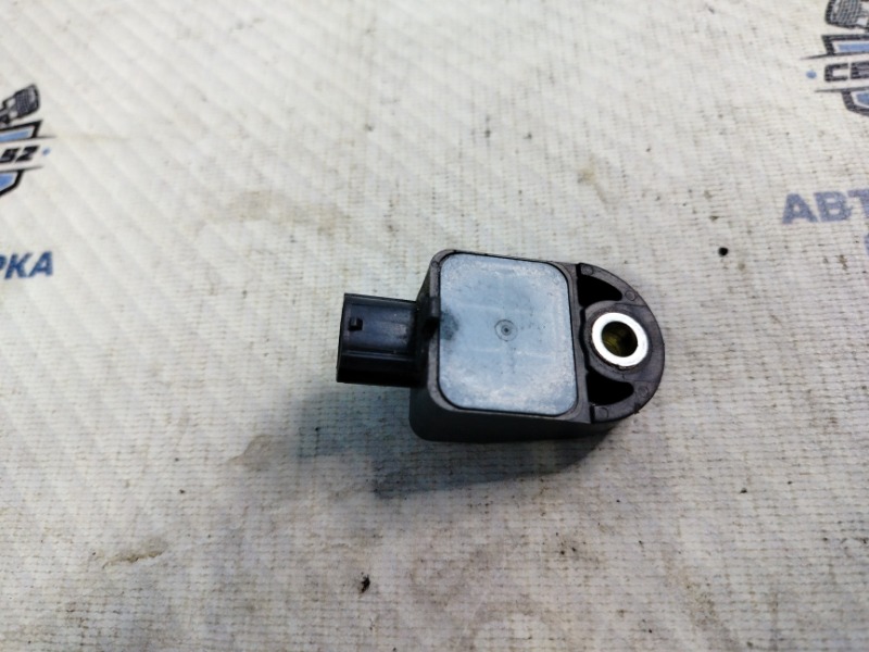 Датчик airbag Toyota RAV4 ZSA30 3ZR-FAE