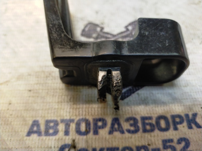 Кронштейн накладки крышки багажника RAV4 2010 ZSA30 3ZR-FAE