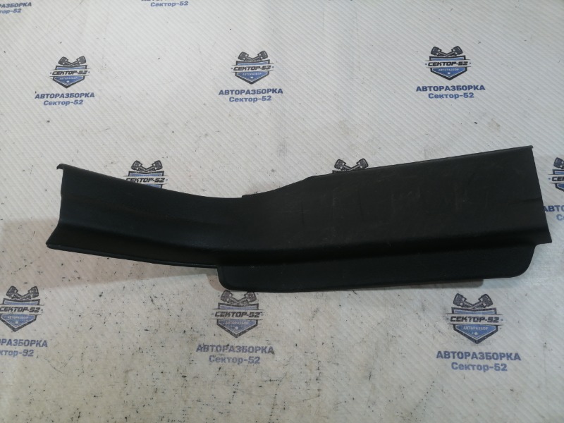 Накладка порога салона задняя правая Suzuki Grand Vitara 2007 TD54 J20A 7617065J005PK контрактная