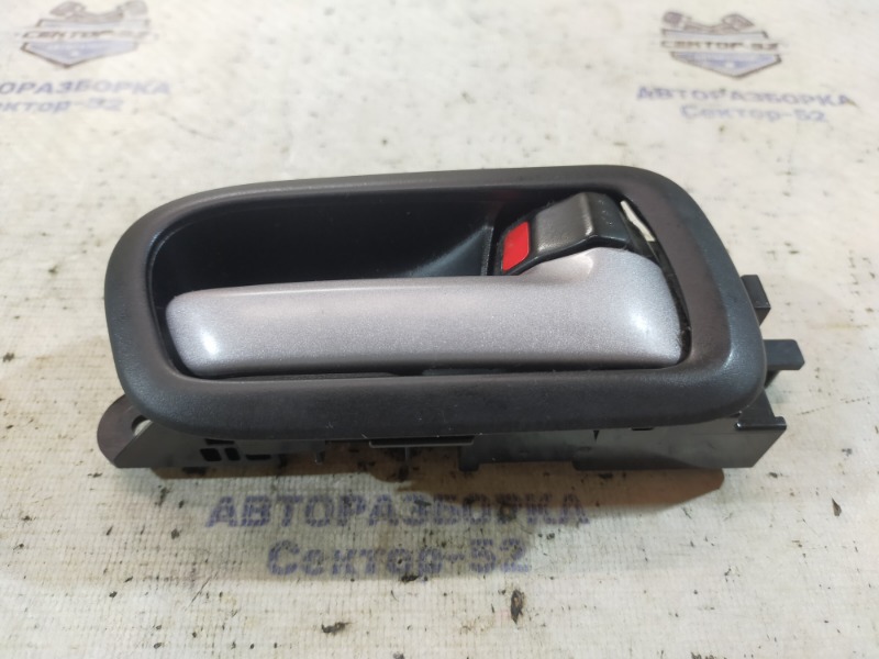 Ручка двери внутренняя правая Suzuki Grand Vitara 2007 TD54 J20A 8311065J10BWJ контрактная