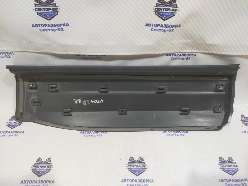 Молдинг двери задний правый Tiguan 2009 5N1 BWK