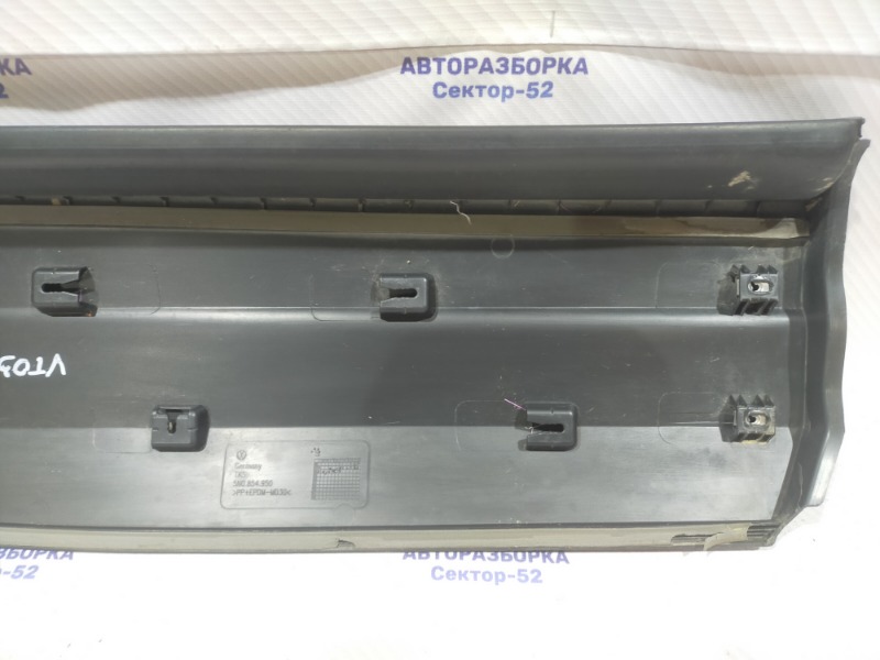 Молдинг двери задний правый Tiguan 2009 5N1 BWK