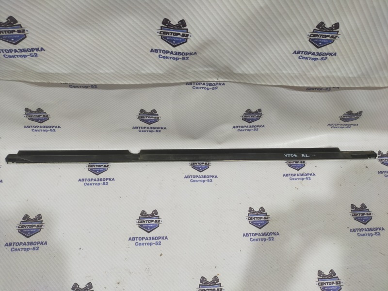 Уплотнитель стекла двери задний левый Tiguan 2009 5N1 BWK