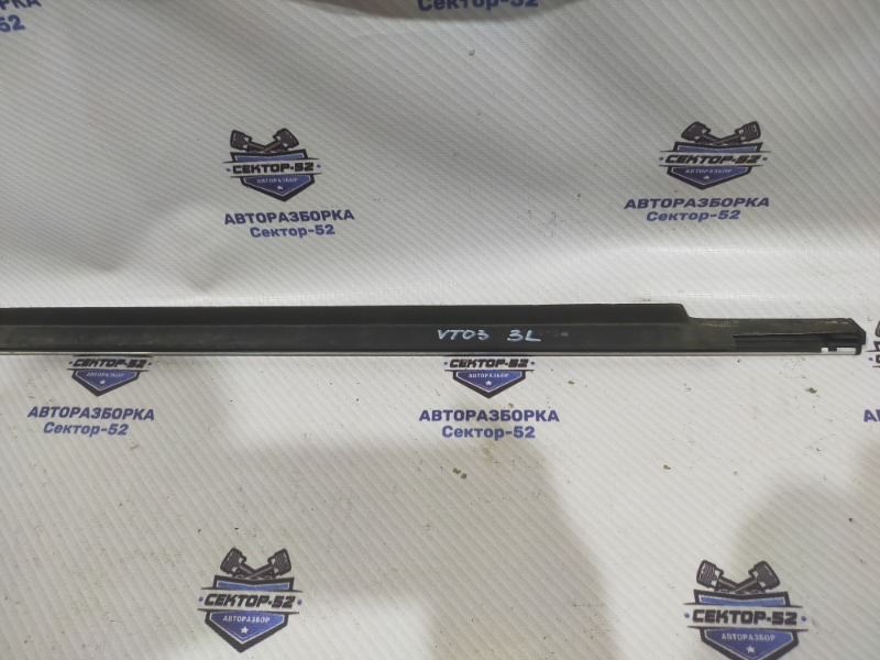 Уплотнитель стекла двери задний левый Tiguan 2009 5N1 BWK