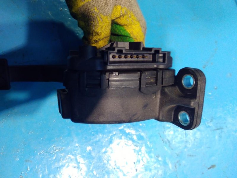 Педаль газа Skoda Fabia