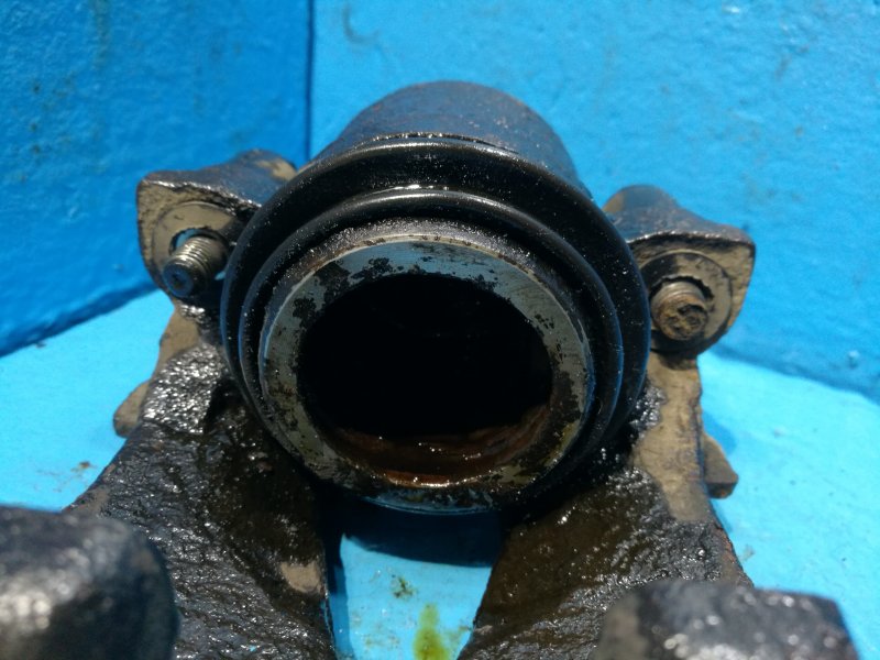 Суппорт передний левый Fabia