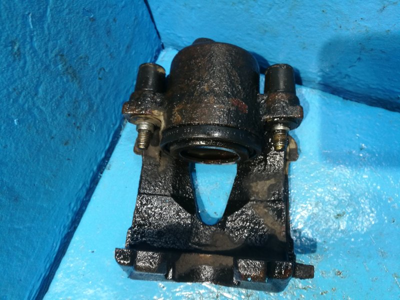 Суппорт передний левый Skoda Fabia Суппорт передний левый Skoda Fabia